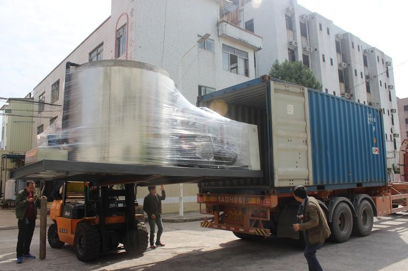 海巨制冷機出貨現場